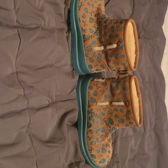 UGG i love ugg skeleton boots - Picture 3 of 6